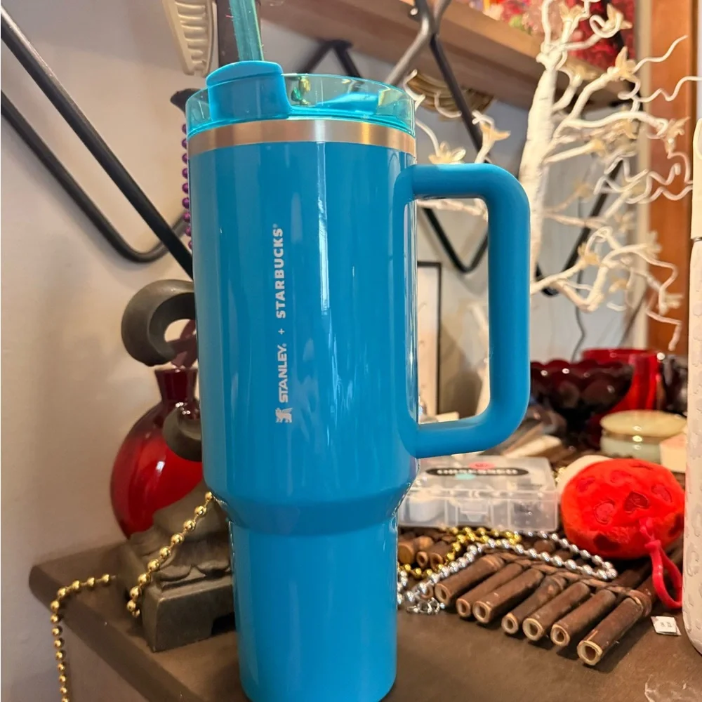 2026 Spring Stanley/Starbucks Tumbler - Picture 7 of 8